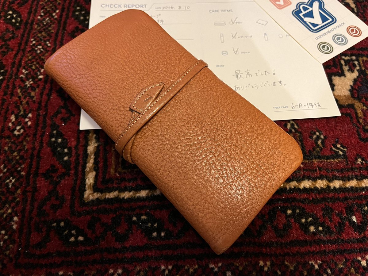 MS06sGAKU2's tweet photo. 土屋鞄製造所の丸の内店で、LEATHER HEALTH CHECKをお願いしました。

かれこれ10年近く使っているトーンオイルヌメ　ループロングウォレット（廃盤なのが残念…）

製品の質の高さはもちろん、いつお邪魔してもとても気持ちの良い対応をしてくださるのが嬉しいです。

#革の健康診断
#TSUCHIYAKABAN https://t.co/DTW8gWz0H4