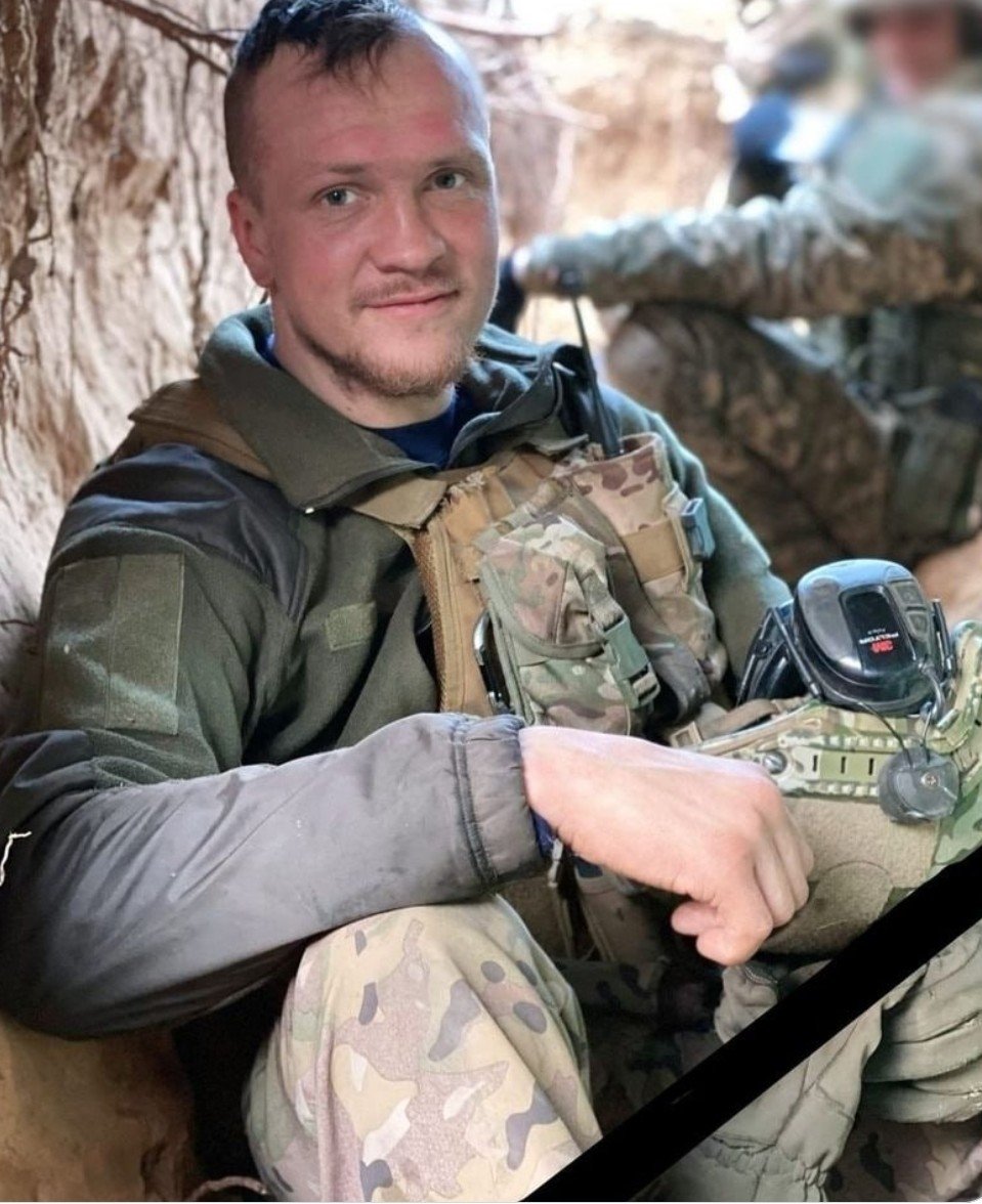 DakdaR22's tweet photo. 🇺🇦 Vitalii Merinov had been defending Ukraine since 2014.

A four-time world kickboxing champion, Ukrainian champion and master of sport in boxing, he could have built a life around his victories and his career. 
Instead, he went to defend his country.
when Russia launched its full-scale invasion in 2022, he returned to the battlefield on the very first day.
He was wounded by shrapnel, recovered, and went back to the front.

In March 2023, he was critically wounded in combat in the Luhansk region. He died in hospital at just 32💔

For his service and courage, he was awarded the Order for Courage, 3rd Class, posthumously.

Rest in peace, Vitalii. 🇺🇦🫡🙏