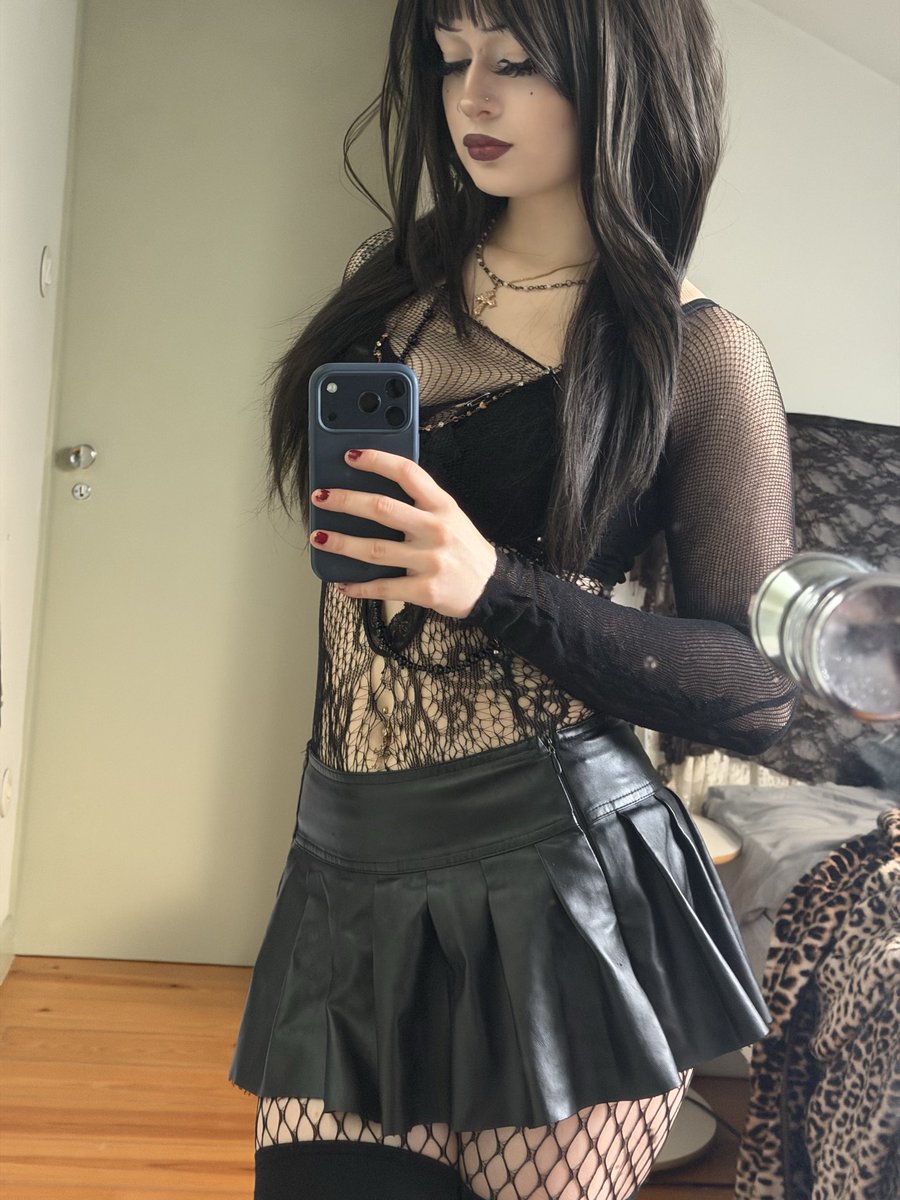 MoiraVexx's tweet photo. to cute to not show off 🖤 https://t.co/0rF1fOAEW8