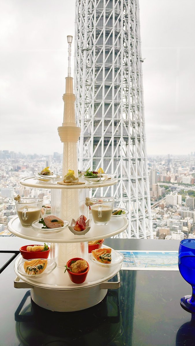 morinomamas's tweet photo. 東京スカイツリーでお祝いしました㊗️🎂🗼✨️
とっても美味しかった！
 #loungetopoftree
 #東京グルメ
  #おそとごはん https://t.co/qmzVn4PBtD