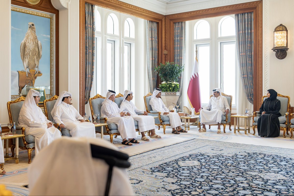 NadeebQa's tweet photo. سموّ الأمير @TamimBinHamad يُكرم أوائل الطلبة المتفوقين من البنين في الثانوية العامة على مستوى الدولة

وأعرب سموّه عن سعادته بإنجازاتهم، آملًا أن تكون حافزًا لهم على مواصلة تطوير معارفهم وقدراتهم والإسهام في المسيرة التنموية للبلاد، مؤكدًا سموّه قدرة الكفاءات القطرية على التميز والتعامل مع مختلف التحديات وإدارة الأزمات، ومتمنيًا لهم التوفيق والسداد

@Qatar_Edu | #نديب_قطر | #قطر 🇶🇦
