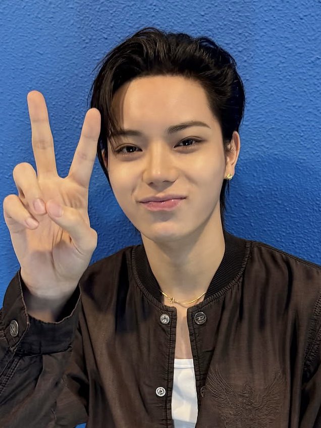 562shot's tweet photo. 브이 이만큼 귀엽게하는사람 첨봄 https://t.co/YTVmMHtpVI