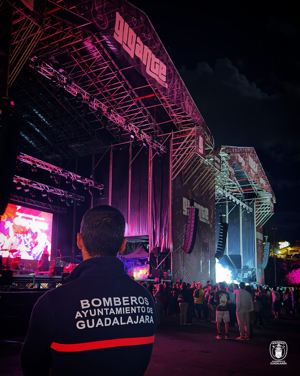 bomberosgu's tweet photo. 👨‍🚒 #PREVENCIÓN 🎶

Estos días hemos estado en @FestivalGigante con retén (vehículos+personal) de intervención rápida ✅

Ante gran afluencia de público podemos dar una primera respuesta ante emergencias hasta la llegada del resto de efectivos🚒

#BomberosGU #SeguridadGU #Bomberos https://t.co/ryo9rCW8q2