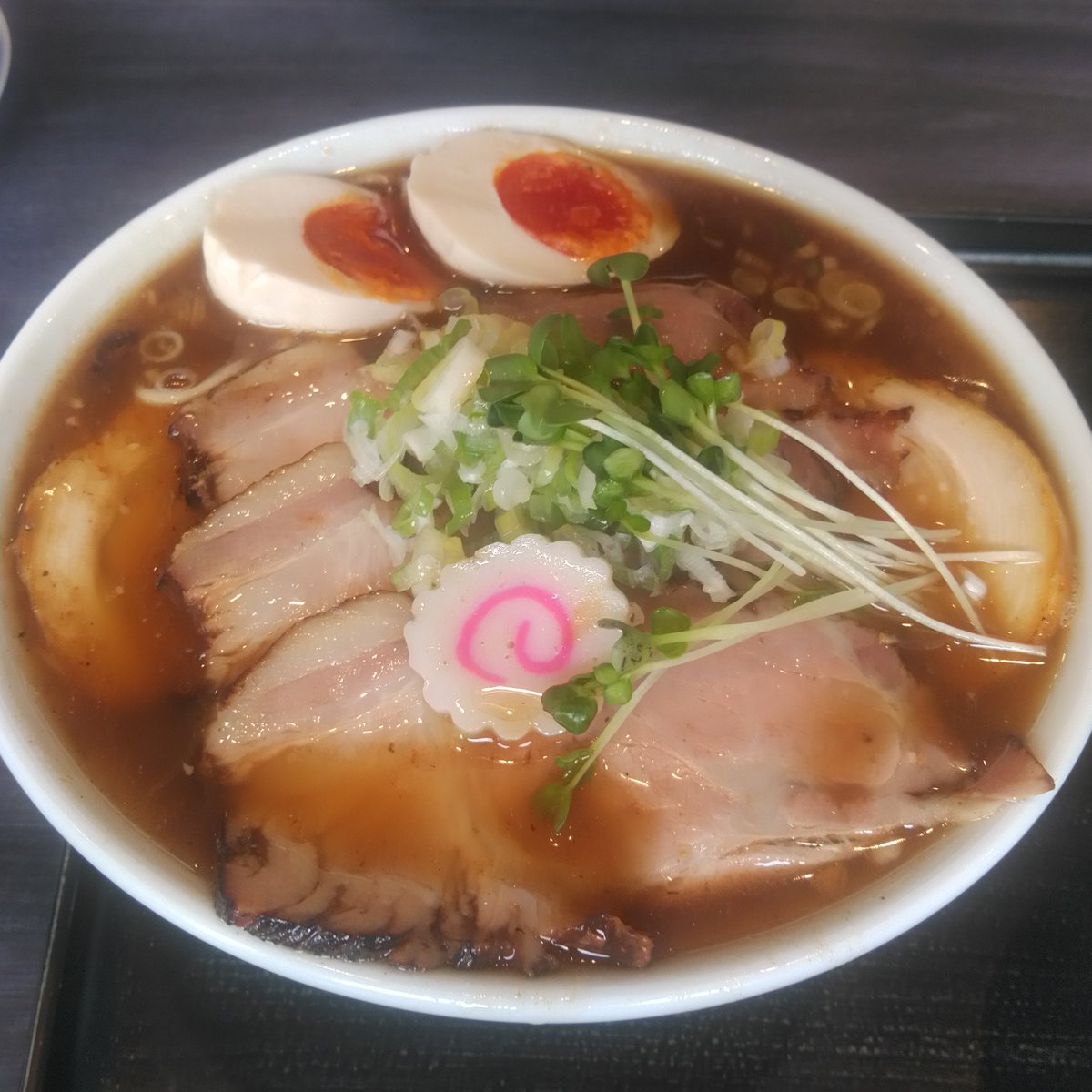 qT3guFy5Q6TAO84's tweet photo. らー麺大芽@下妻
チャーシュー麺醤油＋大盛り＋味玉

ねぎらー麺醤油

いつもありがとうございます😊
ご馳走様でした😋 https://t.co/aI59CnYpVN