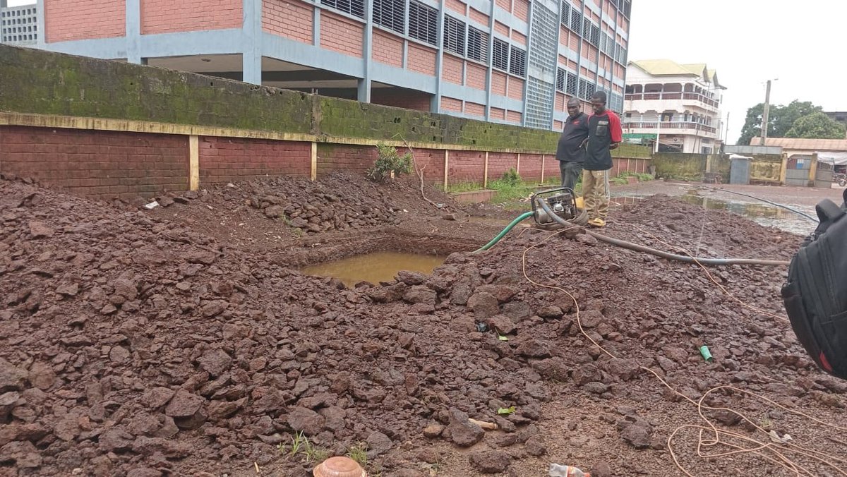Agetipe_Guinee's tweet photo. L’AGETIP lance des travaux de construction d’un bloc de latrines de 10 cabines à l’École primaire de Sonfonia 2.

25 emplois temporaires sont prévus, dont 8 pour des femmes.

Ce projet s’inscrit dans les efforts continus d’amélioration des infrastructures scolaires.

#AGETIP https://t.co/Y2WgEw00vJ