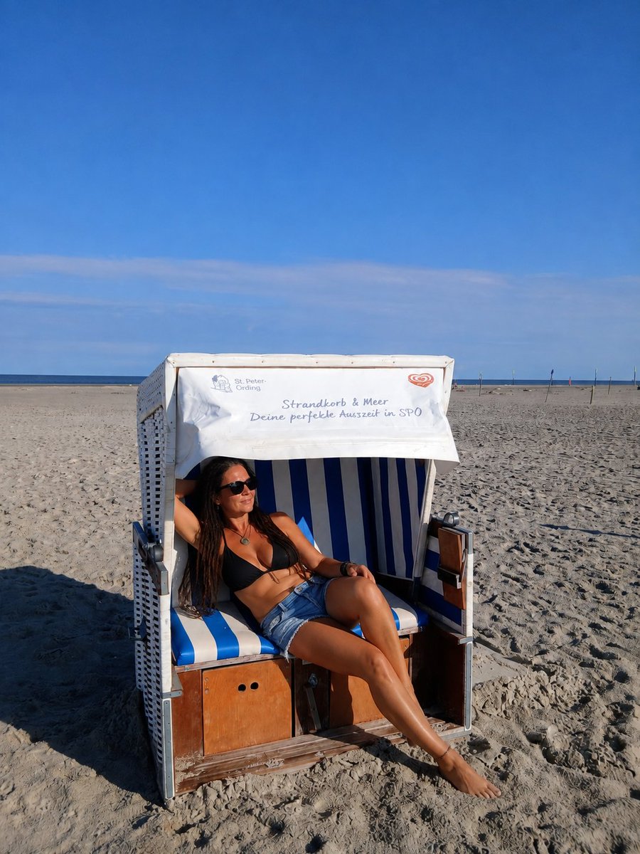 kiki74ki's tweet photo. Einfach mal zurücklehnen, die Sonne genießen und aufs Meer schauen… ☀️🌊
Solche Momente bleiben im Kopf. ❤️

📍 St. Peter-Ording

#StPeterOrding #Nordsee #Meer #Auszeit #AIArt #KikiKI https://t.co/DKWcICZMNE