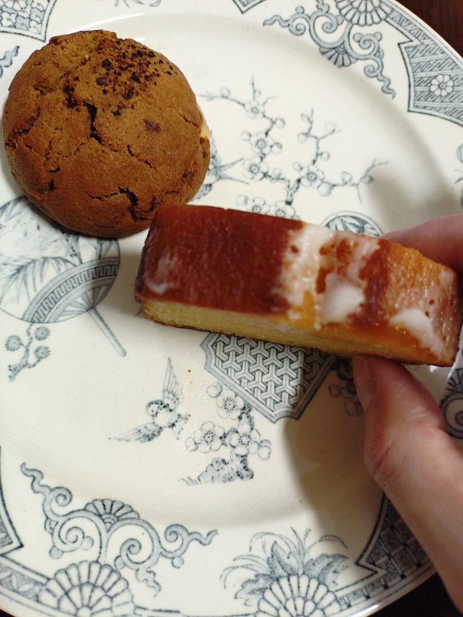 candy_373's tweet photo. les création de KIFUNE

ふっくらクッキー
食感不思議なかなかビターで美味しい
これ好きだな

レモンのケーキ
レモンケーキしっとり酸味は穏やか

ブラウニー
ヘーゼルナッツ入りふんわり系

お店が可愛いけど非常に遠い https://t.co/TWhkcCN1zO