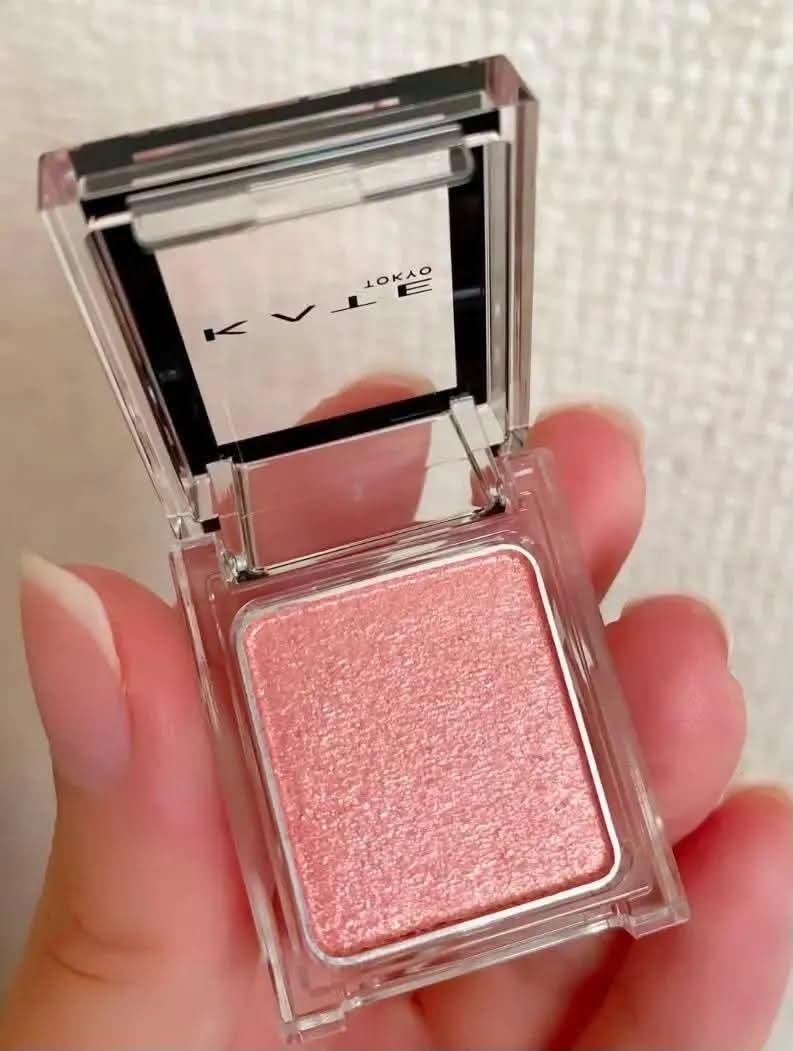 Nebula_miin's tweet photo. 'The Best' ของ KATE เลย! No.066 Rose Pink วิ้งค์ละเอียดมากกกก ทาแล้วตาสวยหวานดูแพง ที่สำคัญคือติดทนสุดๆ ไม่หลุดระหว่างวัน นี่คือบล็อกเกอร์หลายคนรีวิวเพียบ!!  💗📍 https://t.co/4T2txIOnkN