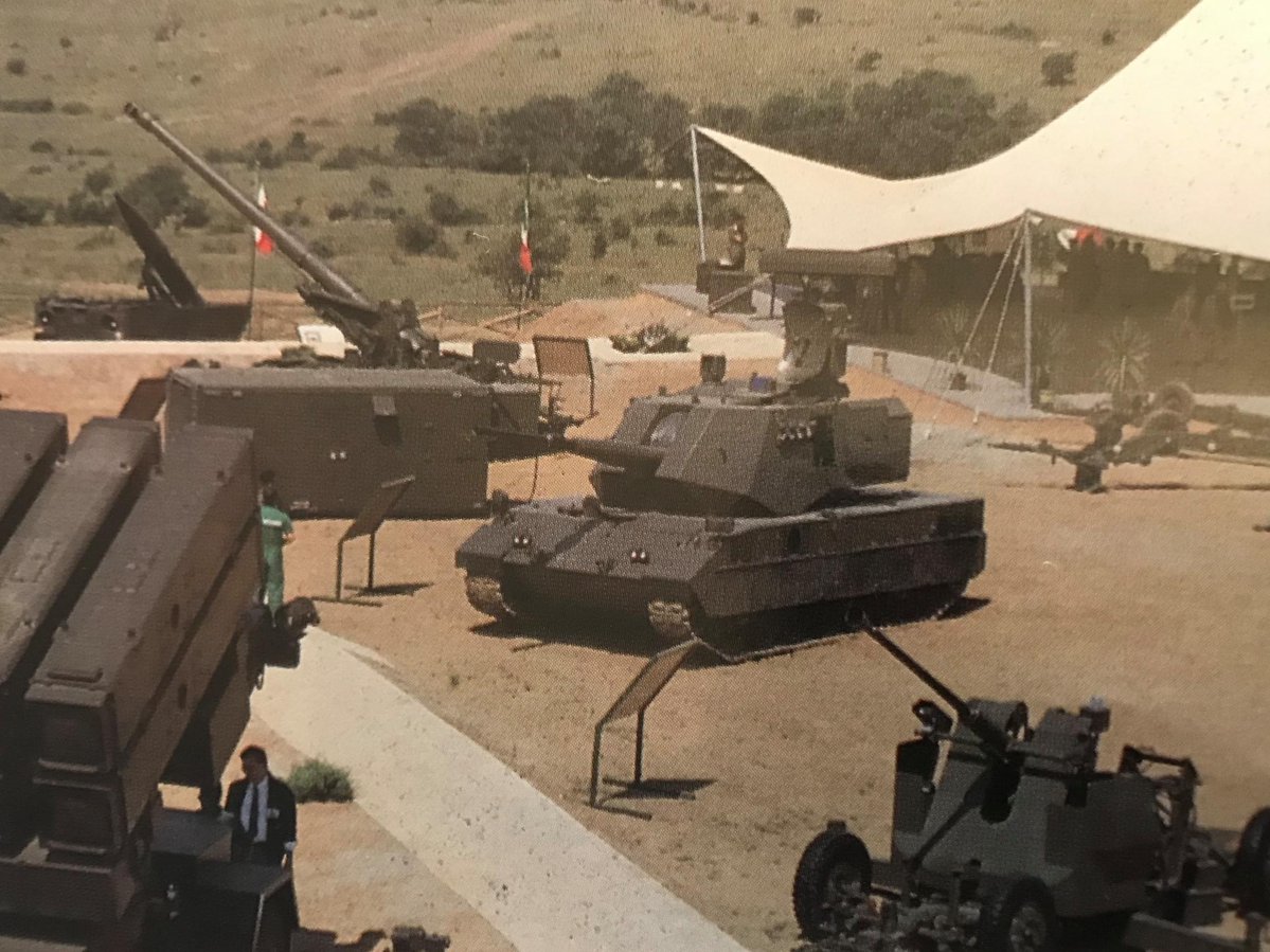 NichoConcu's tweet photo. OTOMATIC being displayed in 1988 at an Italian army exhibition in Monteromano. https://t.co/uPU0NQtK1Y