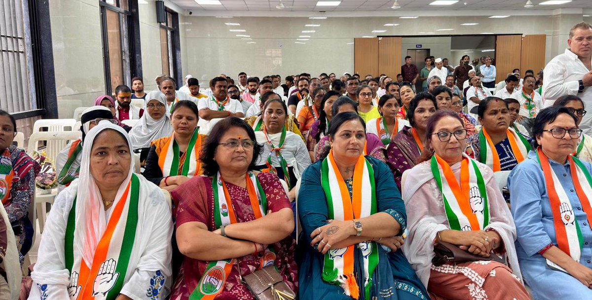 AmitChavdaINC's tweet photo. सूरत में सूरत शहर कांग्रेस समिति की कार्यकारिणी बैठक....

बैठक के दौरान आगामी समय में नए संगठनात्मक कार्यक्रमों की रूपरेखा तैयार कर जमीनी स्तर पर संगठन को और अधिक मजबूत, सक्रिय एवं प्रभावी बनाने को लेकर संवाद.... https://t.co/vPy9xa5oHV