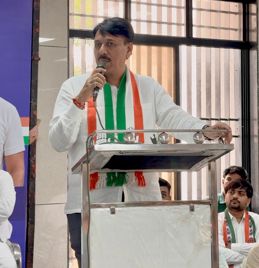 AmitChavdaINC's tweet photo. सूरत में सूरत शहर कांग्रेस समिति की कार्यकारिणी बैठक....

बैठक के दौरान आगामी समय में नए संगठनात्मक कार्यक्रमों की रूपरेखा तैयार कर जमीनी स्तर पर संगठन को और अधिक मजबूत, सक्रिय एवं प्रभावी बनाने को लेकर संवाद.... https://t.co/vPy9xa5oHV