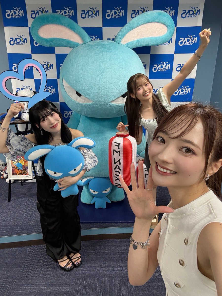 ClariS_Staff's tweet photo. FM NACK5「#キラスタ」ゲスト生出演ありがとうございました📻✨

酒井さんがClariSに対する熱い想いをお話してくださって、私たちも胸がとても熱くなりました🥲🤍

ここでしか聞けないクララの #ヒトコト もあるので、ぜひ何度も聞いてね🎀👂笑

#ClariS 🧡🩷🩵 https://t.co/UblJdKksu8
