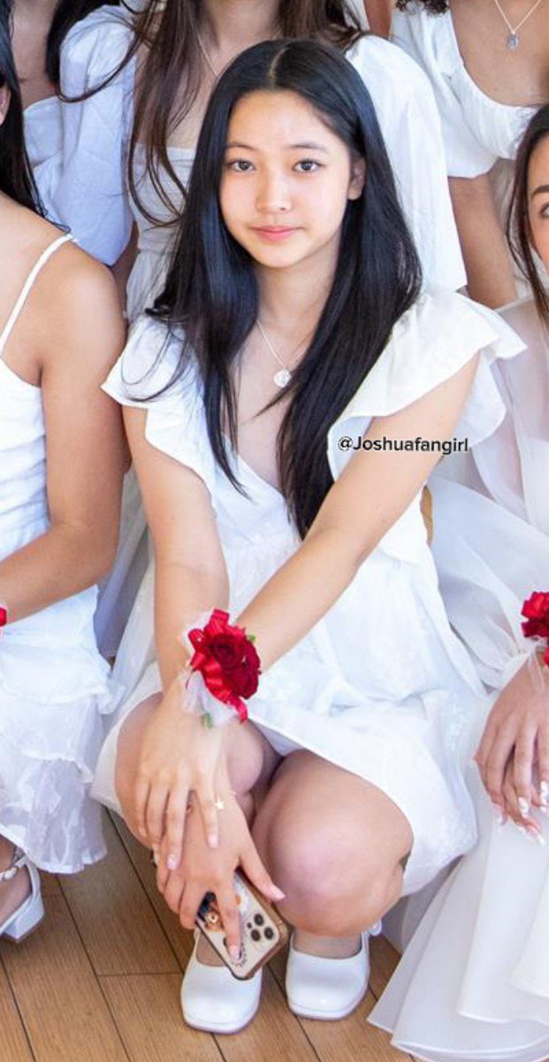 joshuafangirl's tweet photo. #JIA middle school graduation photos from the US 🇺🇸🎓🤍

You can see so many of Jia’s graduation pics below 

#TUIDE #튜이드 #지아 https://t.co/h0yHokmrLb