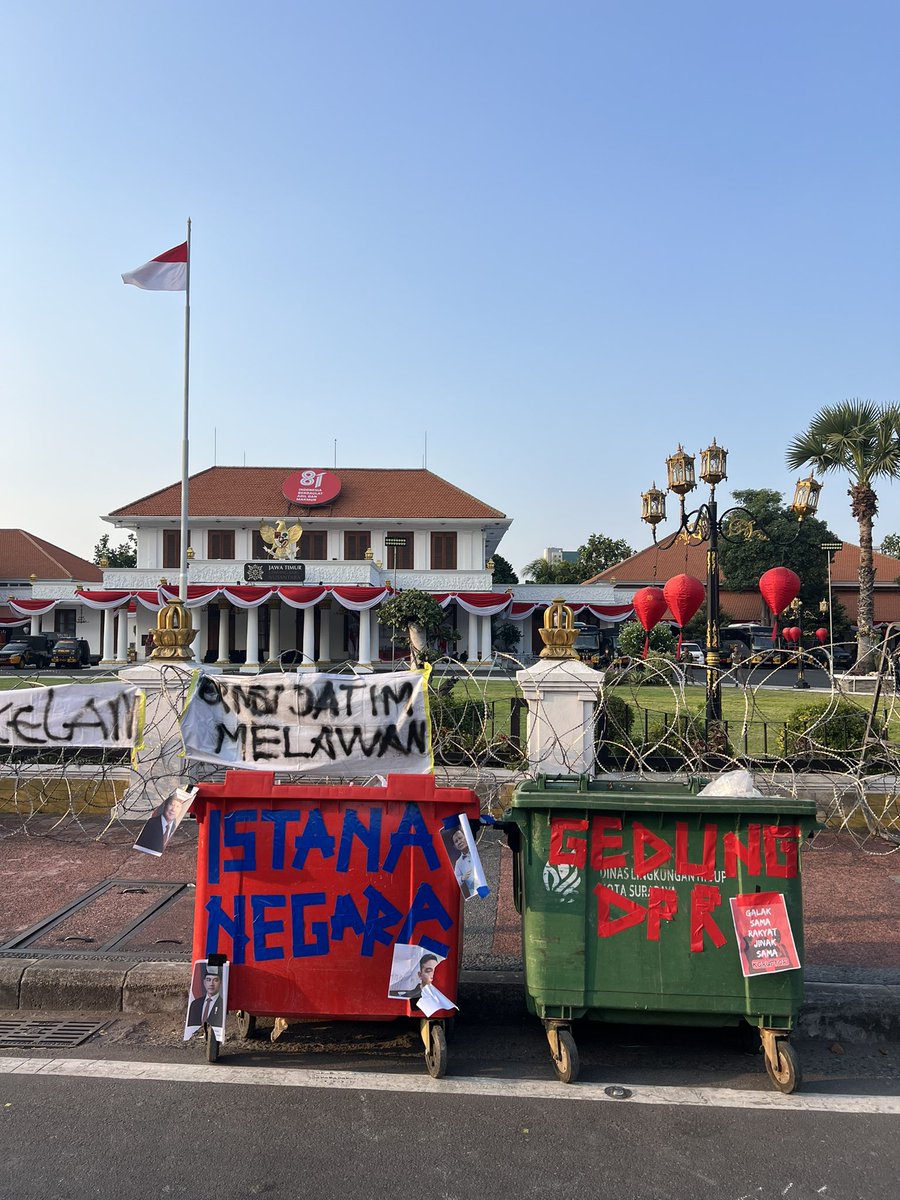 persekutuanjawa's tweet photo. perlawanan di surabaya hari ini! https://t.co/QdH6DQAwIv
