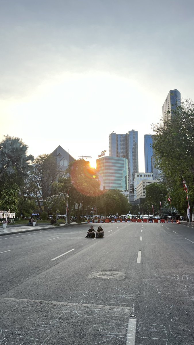persekutuanjawa's tweet photo. perlawanan di surabaya hari ini! https://t.co/QdH6DQAwIv