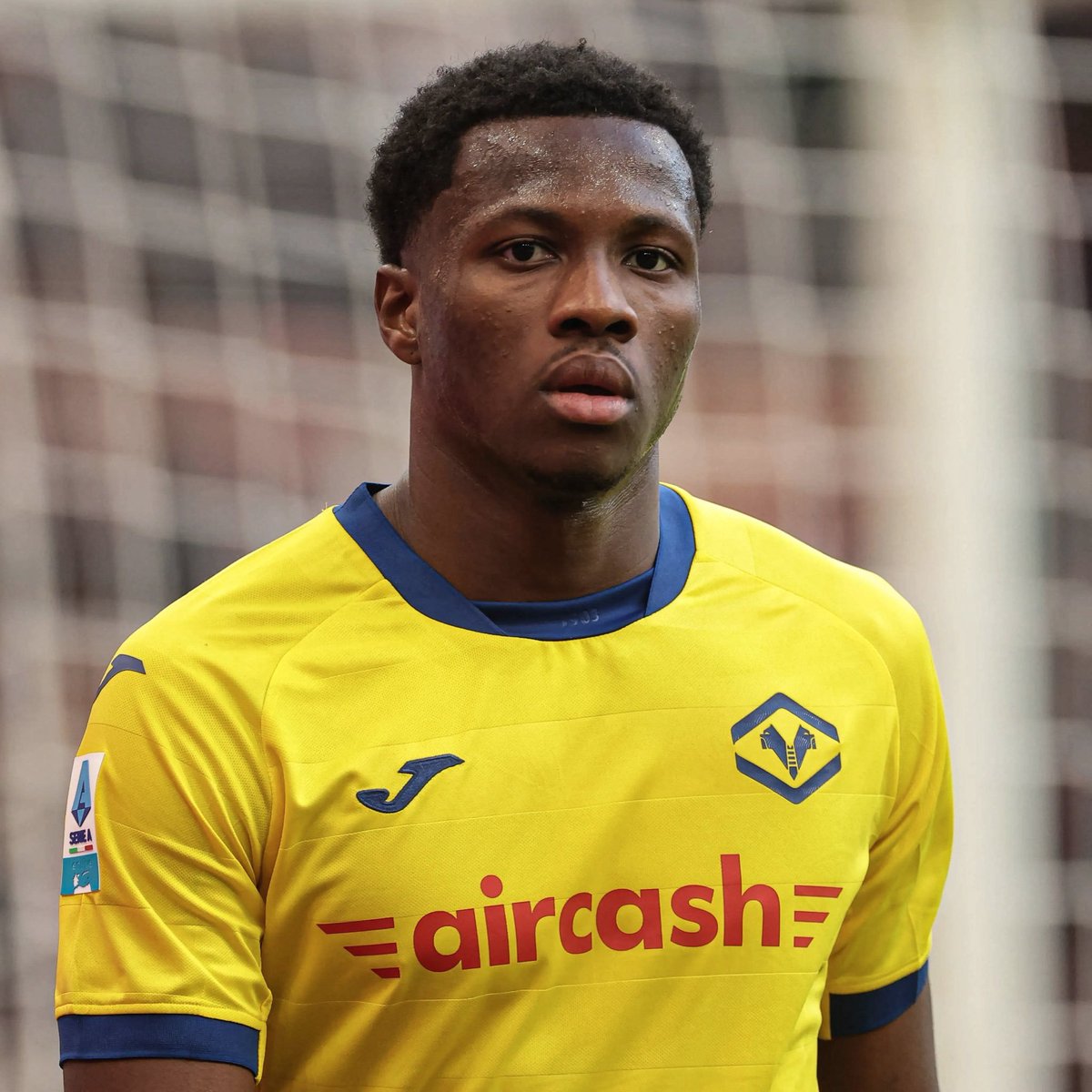 Imps_news's tweet photo. 🚨 Lincoln City are set to sign defender Daniel Oyegoke (23) from Italian side Hellas Verona ⭐

The right-sided player played 15 games in the Serie A last season.

#WeAreImps #Imps https://t.co/KXZD0qvLRs