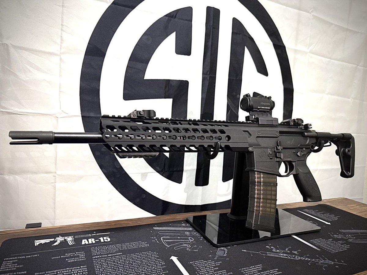 7313O's tweet photo. SIG MCX Legacy 

実物keymodハンドガード

12インチ３本もいらないな
#エアガン　#MCX https://t.co/SSLfzgX6xa