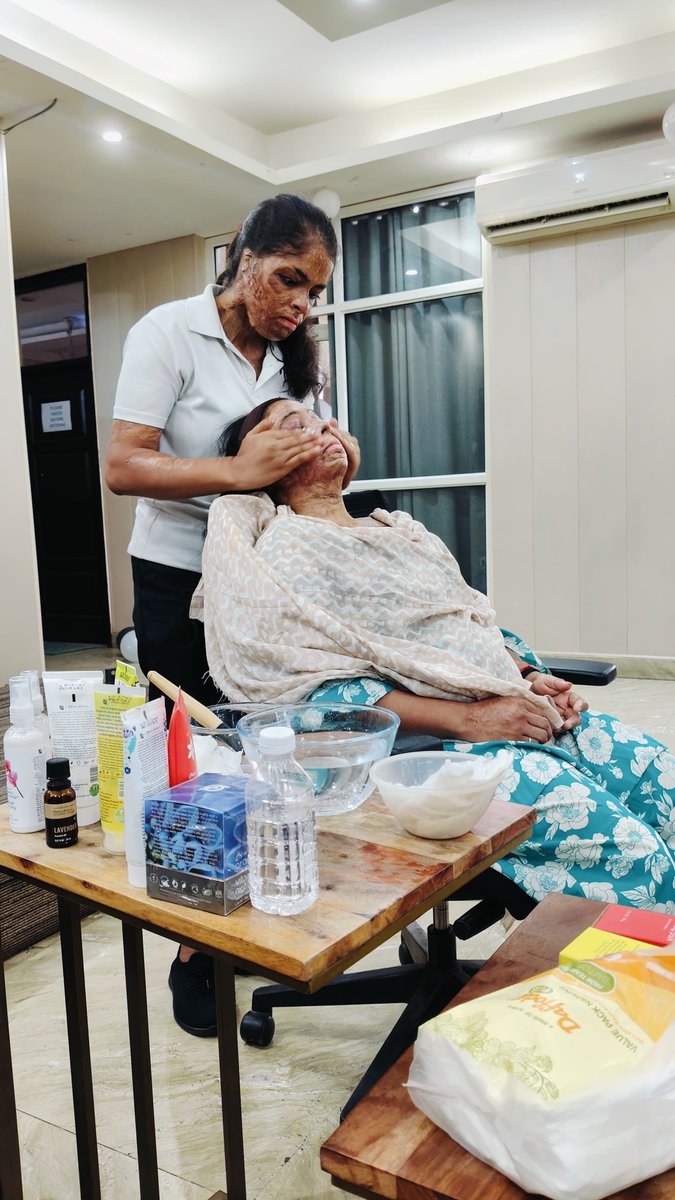 StopAcidAttacks's tweet photo. In August, we organized a truly special and empowering workshop at our Noida centre for our sheroes, in collaboration with @bkccad - Blossom Kochhar College of Creative Arts & Design, New delhi 

The expert trainers demonstrated essential basic skin care methods and techniques, sharing valuable knowledge about self-care and confidence. 

Our survivors participated with immense enthusiasm and curiosity, and learned hands-on by practicing the methods themselves. It was a day full of learning, self-love, and new skills!

A heartfelt thank you to the team of @bkccad for this wonderful collaboration.

#sheroes #chhanvfoundation #stopacidattacks #womenempowerment #bkccad