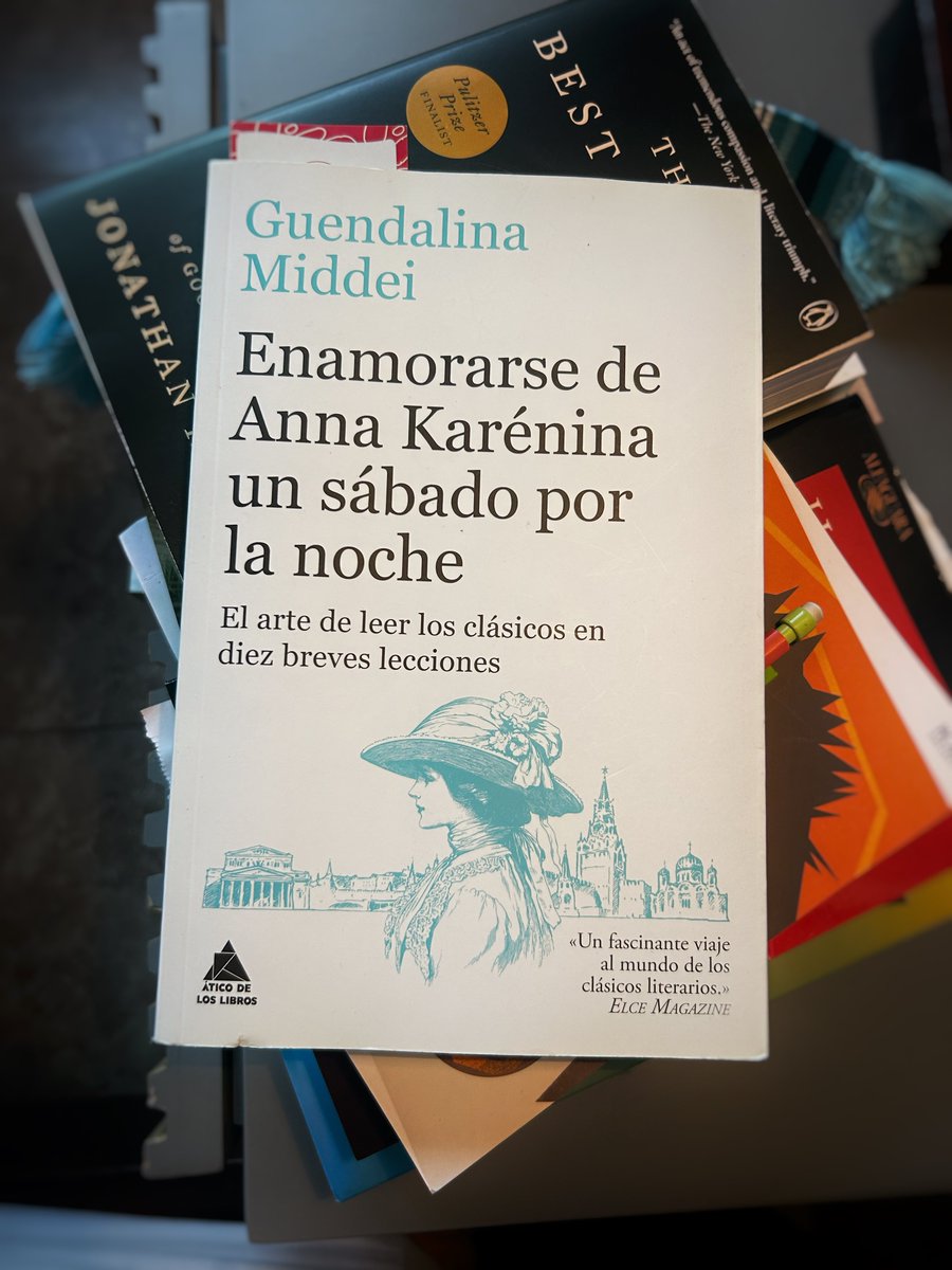 AndresSeminario's tweet photo. Cómo entender a Tolstoi, Kafka o Austen ? 

Guendalina Middei lo propone en “Enamorarse de Anna Karénina un sábado por la noche”: el arte de leer los clásicos en diez lecciones 

#lectura 
#leer
#lecturasugerida https://t.co/DQFdzVyuQy