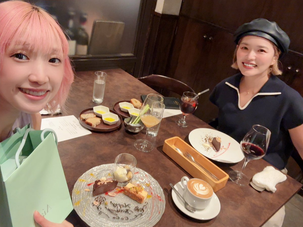 coco_nemuri's tweet photo. 先日、ゆりちゃんにお誕生日お祝いしてもらっちゃいました🥹💕
ご飯もプレゼントもサプライズ嬉しすぎた(๑>◡<๑)
ほんとにありがとう〜🌻🤍🤍🤍 https://t.co/QCORIKWQHj