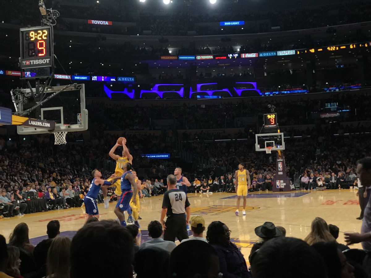 SimenOmland's tweet photo. @GoldenKnightGFX Damn pretty sure i sat close to you for this game. Opening nite right? First n only laker game i have attended https://t.co/atLTyIqvJh