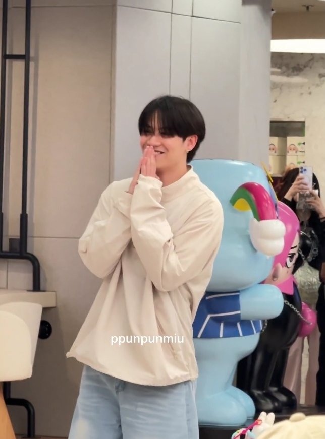 ecalost's tweet photo. น้องตังมาคาเฟ่ ซื้อน้ำสล็อธอ้วนมากินด้วย น่ารักมากกก😭😭😭😭😭🤲🤲🤲🤲🤲 https://t.co/GYKDzuGCTW