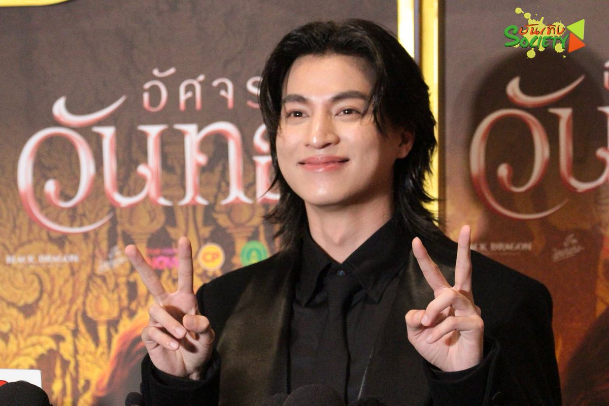 bunterngsociety's tweet photo. “กลัฟ คณาวุฒิ” ให้สัมภาษณ์ ก่อนเริ่มงาน “อัศจรรย์วันทอง GALA PREMIERE” ✨

GULF X IN THE NAME OF LOVE GALA

#GulfKanawut #กลัฟคณาวุฒิ
#อัศจรรย์วันทอง #อัศจรรย์วันทองGALA 
#InTheNameOfLove https://t.co/w1lVjdwBC6