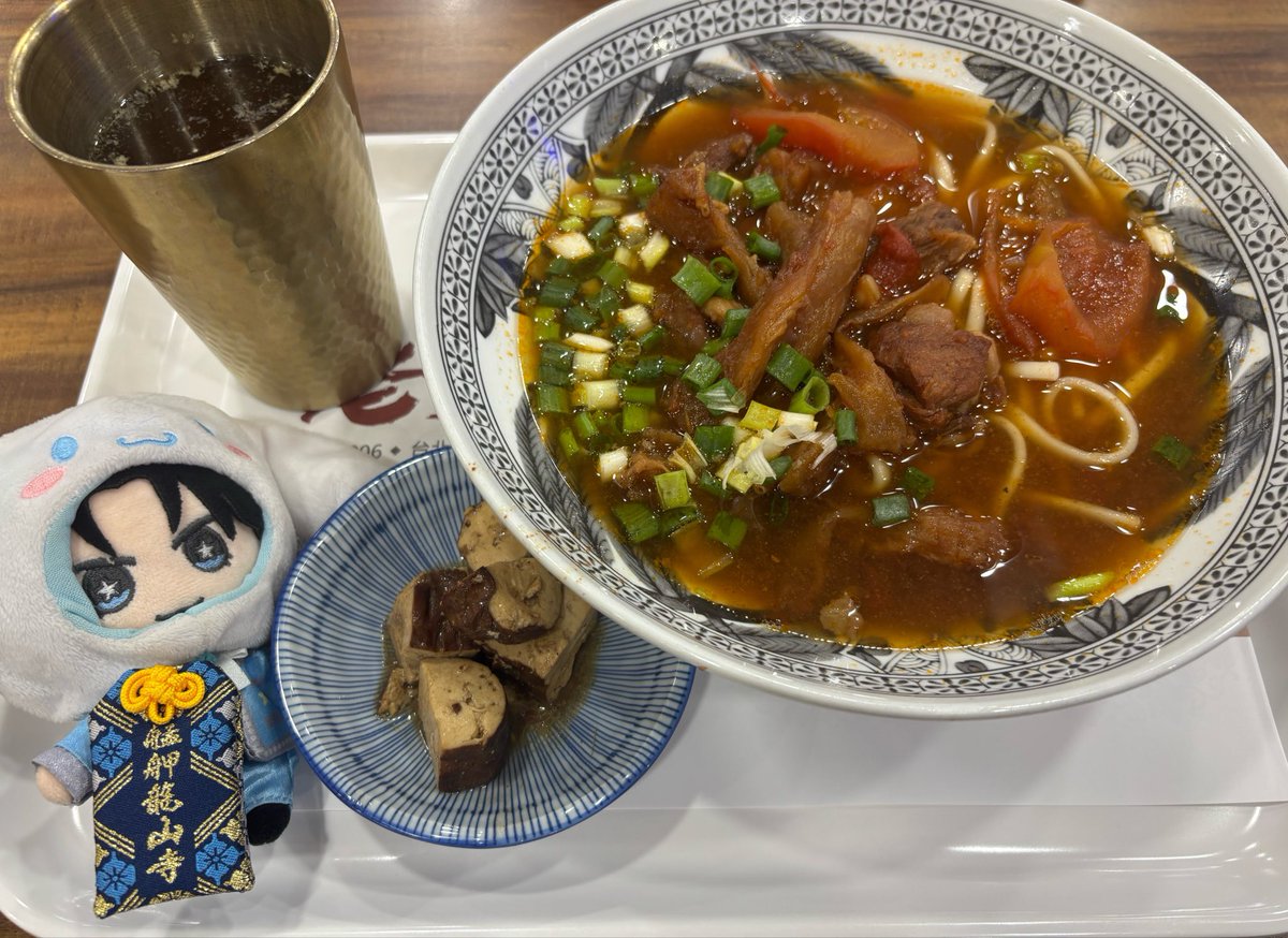 Choco__O313's tweet photo. 桃園空港でラスト牛肉麺！
あっという間に終わっちゃうね🥲
初めての1人海外とーっても楽しかった🙂‍↕️❣️
また台北くるからね〜 https://t.co/rYEjg8ls8s