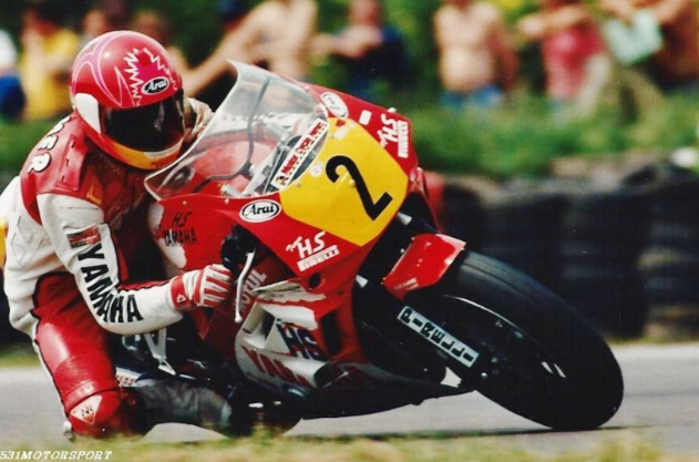 StephenOWC33's tweet photo. The cousins sadly no longer with us, Keith Farmer, Mark Farmer & Stephen Farmer a seriously talented family loved by Northern Ireland racing fans
#BSB #TeamFarmer #RoadRacing #MotoGP #NorthernIreland #IOMTT
📸 G1ff & T Dry https://t.co/jrvtpYzYo7
