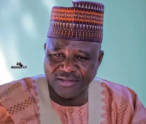 NigeriaStories's tweet photo. BREAKING: Borno State Commissioner for Youth and Sports Development,  Sainna Buba Threatens To Cut Off Fingers Of Those Who Vote Against APC. 

Source: Daily Trust https://t.co/QGkvjzEDyw