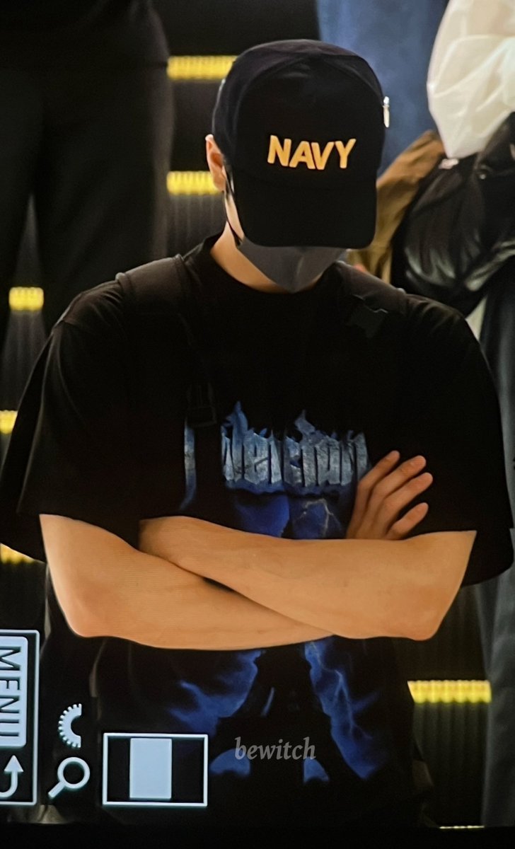 dailyljy's tweet photo. juyeon's sexy forearms... https://t.co/FwBotaBazc