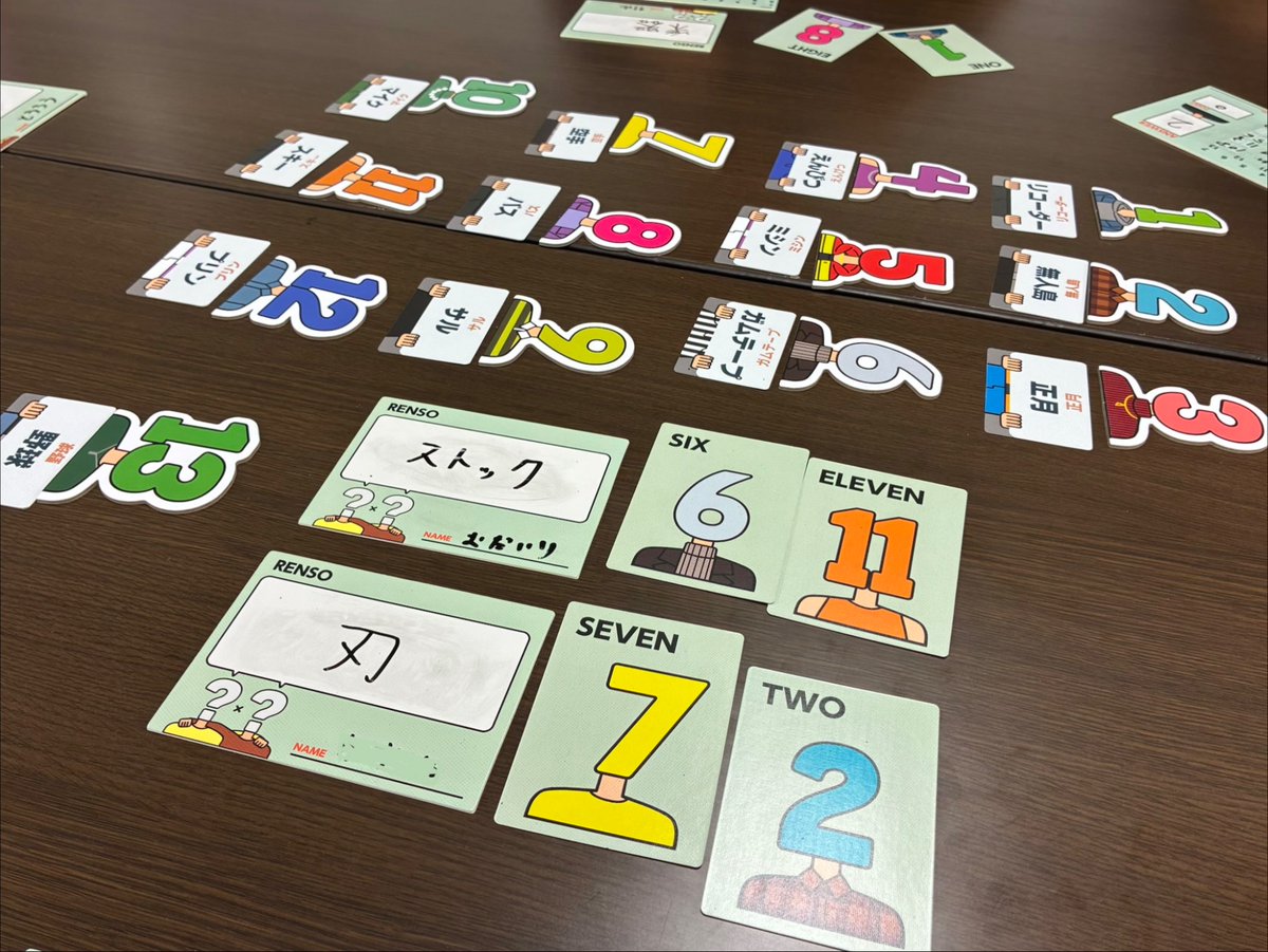 odailly_jp's tweet photo. 昨日は江東ボードゲーム会！
『ナショナルエコノミー・グローリー』ロボットに仕事を奪わせない！いや、機械人形が手に入らなかっただけ。労働者5人で革命広場も建ててトップに😊
写真の他にペチケ、ピタッコカルタなども遊びました！
開催・同卓ありがとうございました〜 https://t.co/qg6giUCfM6