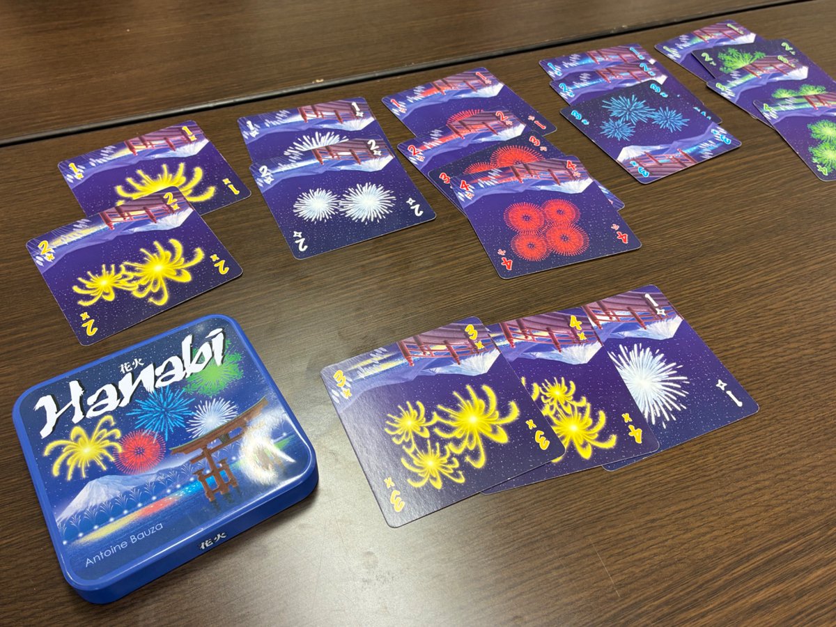 odailly_jp's tweet photo. 昨日は江東ボードゲーム会！
『ナショナルエコノミー・グローリー』ロボットに仕事を奪わせない！いや、機械人形が手に入らなかっただけ。労働者5人で革命広場も建ててトップに😊
写真の他にペチケ、ピタッコカルタなども遊びました！
開催・同卓ありがとうございました〜 https://t.co/qg6giUCfM6