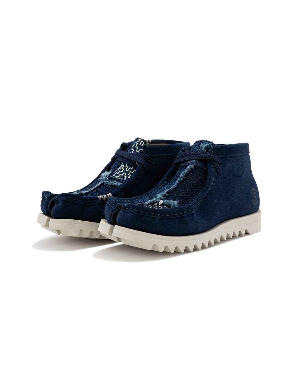 BAPEOFFICIAL's tweet photo. Not your usual MANHUNT. Not your usual step.

BAPE® MANHUNT TABI brings a bold split from the familiar, made for those who carve their own path.

Available starting Sep 5, 2026, at BAPE STORE® and https://t.co/uuJWTdlTID.

#BAPE #ABATHINGAPE #BAPESTA #BAPEMANHUNTTABI https://t.co/PmXB6MmqKN