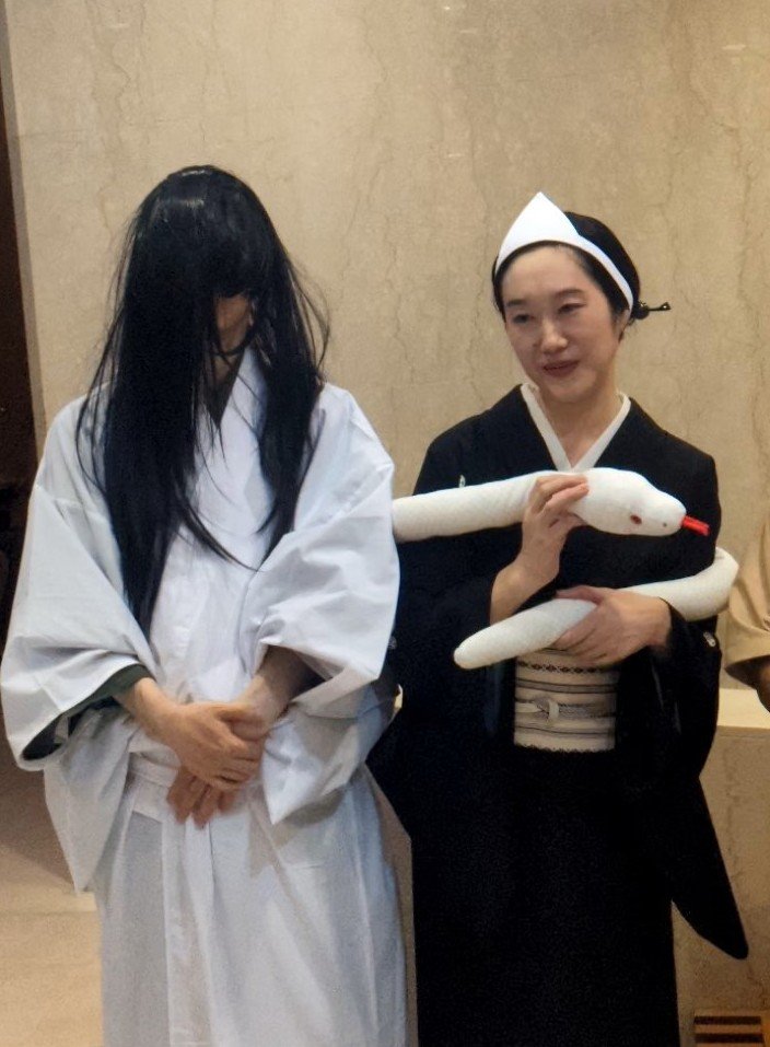 t_ichika_info's tweet photo. 講談協会特選会「怪談」　深川江戸資料館がお化け一色となりまして賑々しく！
来月より二ツ目昇進の宝井優星さんと一緒に、わたくしも有難くも最後にご���拶させて頂きました。
たくさんのご来場まことにありがとうごさいました✨ https://t.co/JTyRw6u2U3