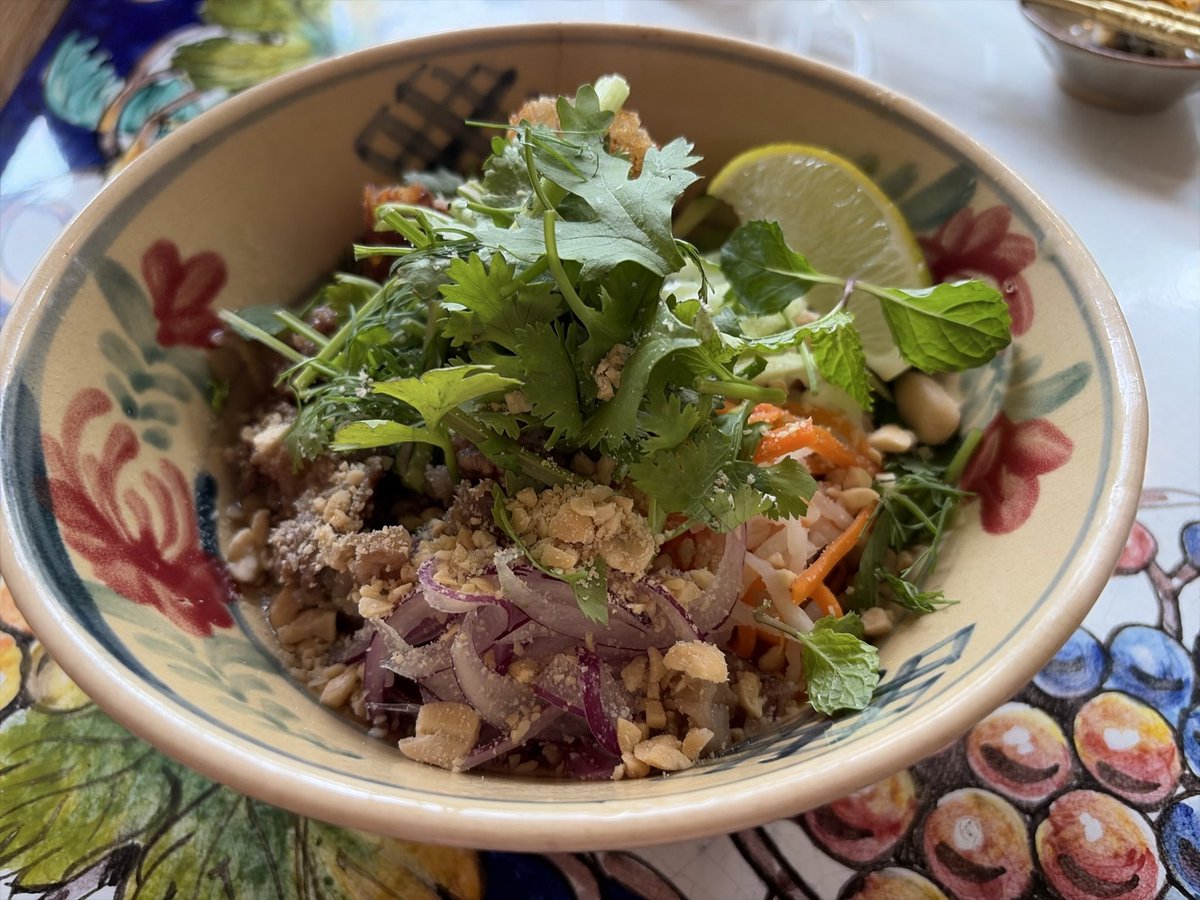 Cheemotsu's tweet photo. ボブンが食べてみたくて、自由が丘の近くにわざわざ用事を作るなど💡提供してる店が閉店やら休業やらでなかなか見つからんかったけど、発見したんよ🍴

L'Atelier de Stand Bánh Mì

フランス式ベトナミーズ、さっぱりしてて美味しゅう💡

#ボブン #自由が丘グルメ #ベトナム料理 #LatelierdeStandBanhMi