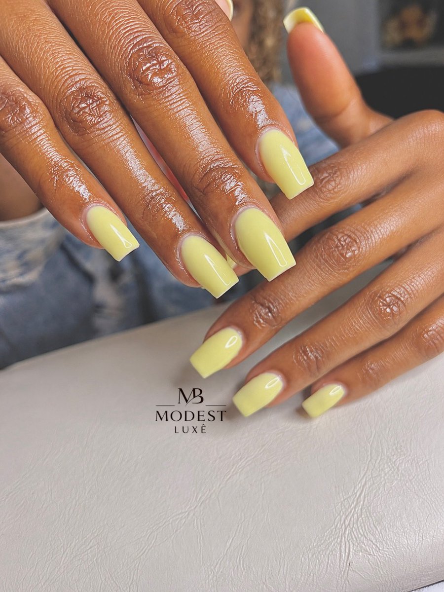 MongiwaBekekile's tweet photo. If you want a set like this in these pastels : Green, blue, pink &amp; Orange and you’re in Harare hit me up right away. Will be doing these for only $10 this week. 
App: +263787207793
*only 4 slots available for this * https://t.co/QeVgfb7ybk