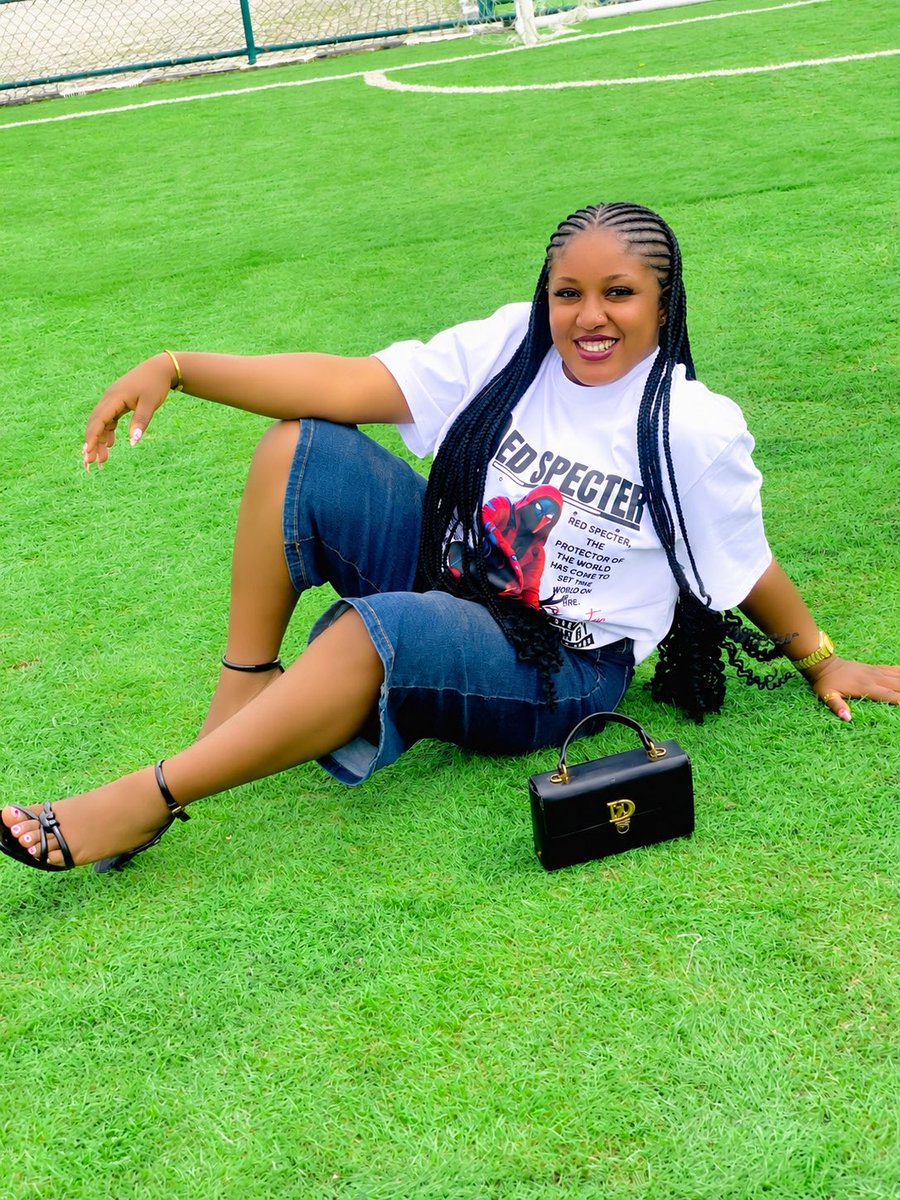 shintomiles's tweet photo. Happy birthday to my lovely sister, I wish you more good life, 30BG she said she needs 10k views as a birthday gift lol he go hard oooo, more good life MIRACLE❤️💯🌹💋

@davido 
@DavidoPolice 
@davidowarrior https://t.co/ZI06jmXnmE