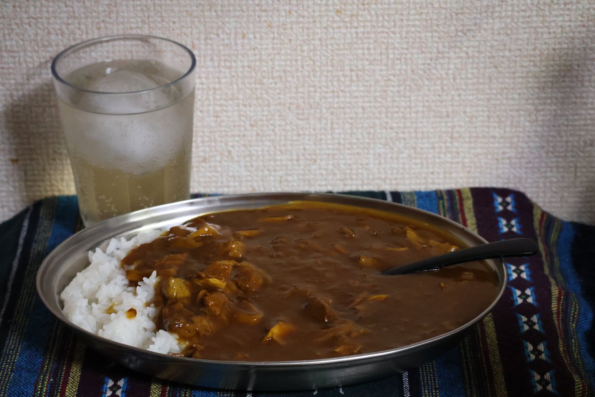 soutou_d's tweet photo. 牛筋カレーをがっつり煮込みたい場合にはカレーを作る前に薄味の牛筋の煮込みを完成させたあとそこにカレー粉を入れるようにするとスパイスの香りが飛んで微妙な感じになる恐れがなくなる牛筋カレー収容所 https://t.co/UeMZtG1X19