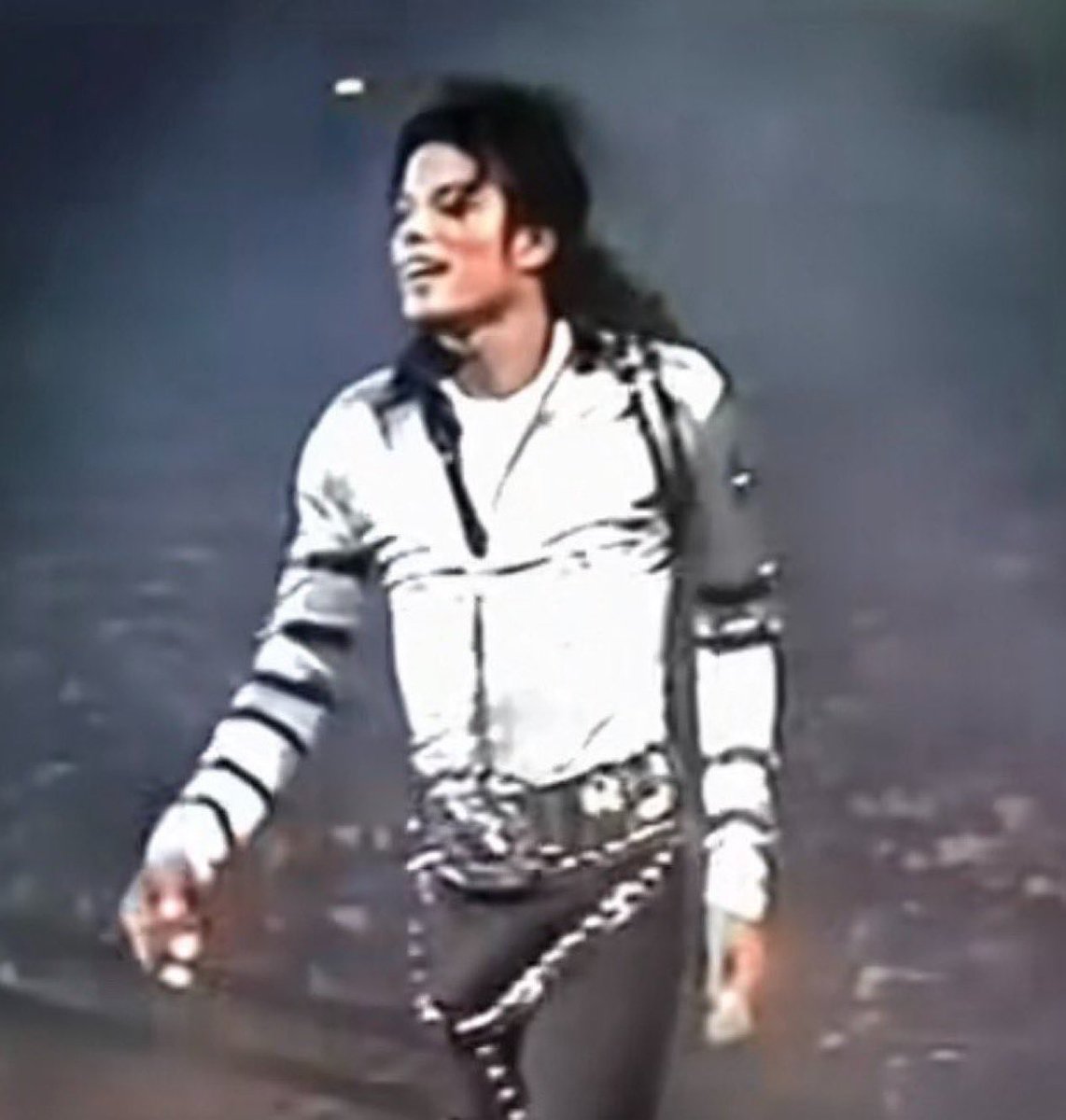 mjwh0re's tweet photo. GOD BLESS BAD GOD BLESS THE THIGH BELT AND GOD BLESS AMERICA https://t.co/nQfQ4vJ3TZ