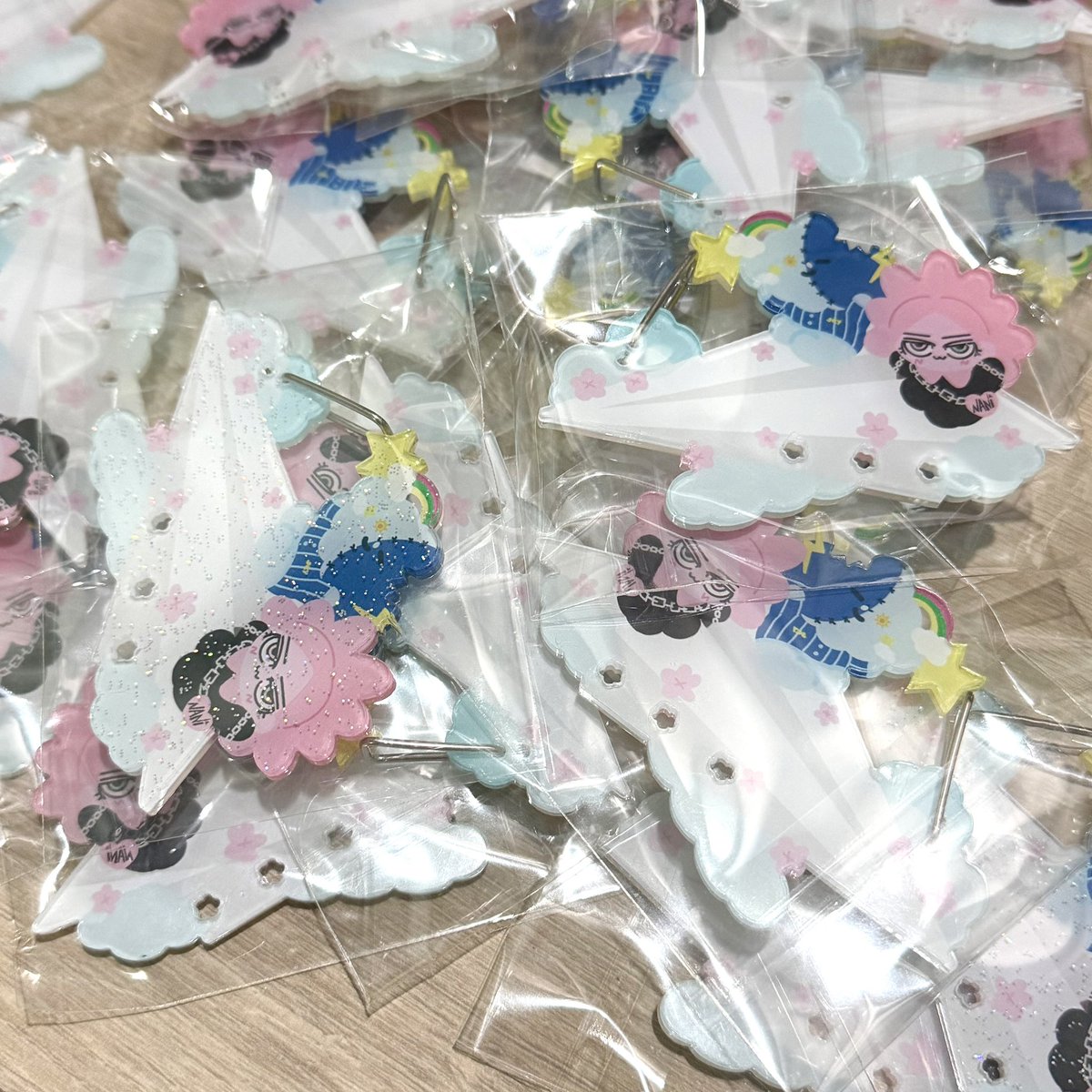 m_d_bie's tweet photo. 💟 kindly retweet 𓂂𓇼 · ˚ ˚ ⭒ ം ꙳ 𓆡

🔖 smyle neona carabiner 40 pcs🔖
(glitter and clear)

date: 20 Sep 2026
venue: Thunder Dome, Muang Thong Thani

มารับกันเย้อะๆๆนาาา กิ้บอะเวครั้งแรกในชีวิส เขิน 🤟🏻🤟🏻🤟🏻♥️

#SkyNaniStoTheNFancon
#skynani https://t.co/0I4M4b0oMd