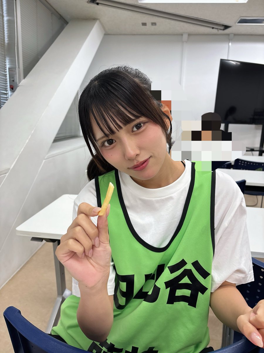mokahibiya's tweet photo. 次のライブです！
9月5日

「IDOLEAD」

会場⇒白金高輪 SELENE b2

🎤11:50-12:10
📸12:15-13:25（B）
💚サインありチェキ3枚＋ポイント3p💚
🎫 https://t.co/NPX8dXLWFK

次のライブは今週の土曜日お昼からあります！🥰
この日も駆けつけてきてくれたら嬉しいな
💚沢山見たい👀 https://t.co/E7mSZCxRPR