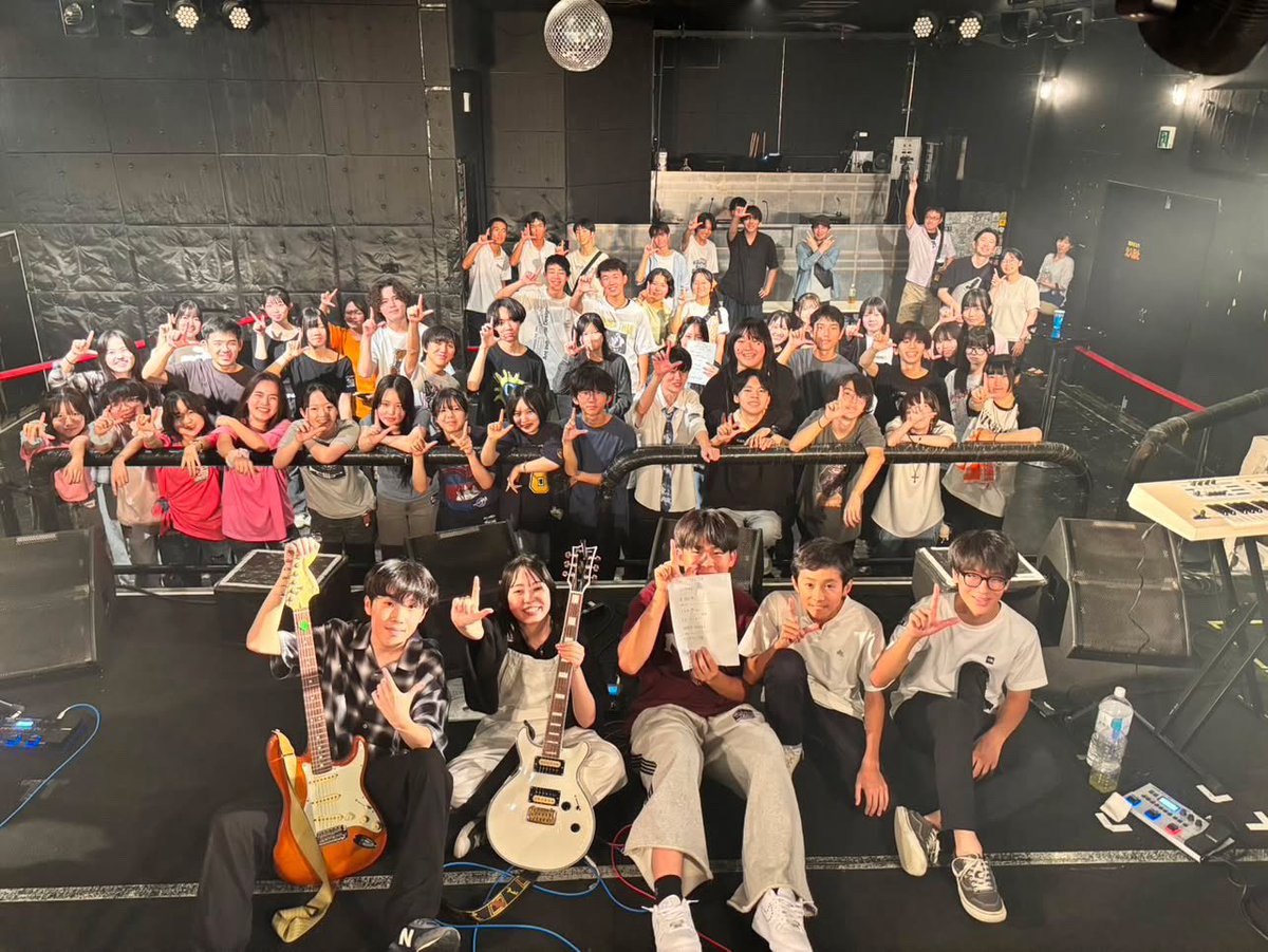 _LORWYN's tweet photo. リベラルベース企画 ORIJIN
ありがとうございました！1年生の頃から対バンしてきたバンドも沢山いて本当に楽しかったです！お誘いありがとうございました🌟 https://t.co/voJy7Z1eFs