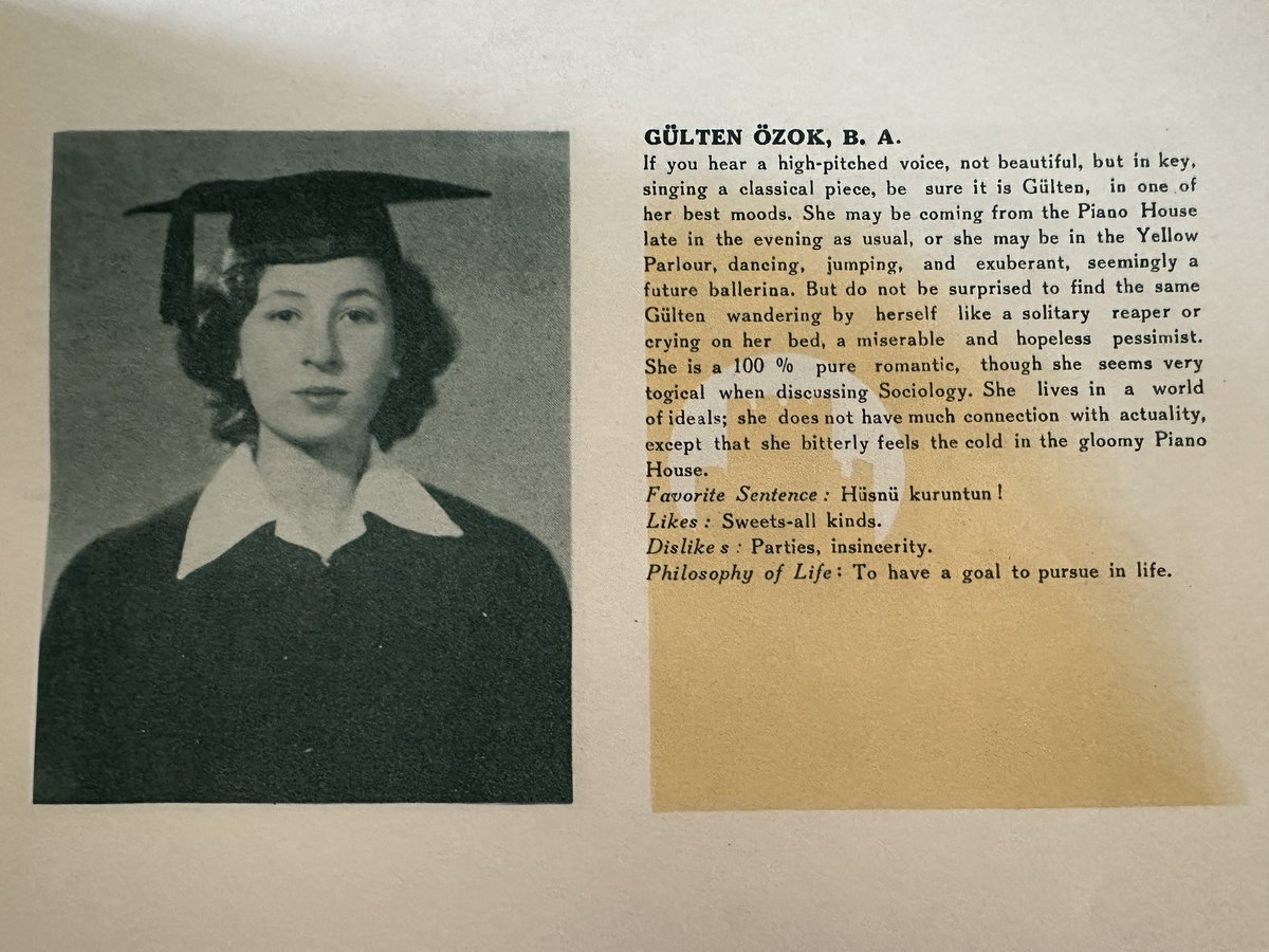 onderkayaistan1's tweet photo. Kısa süre önce kaybettiğimiz Prof. Gülten Kazgan hocanın Amerikan Kız Kolejinden mezun olduğu 1946 senesinde sınıf arkadaşlarından bazıları: Tarih Profesörü Suna Kili ile Tekfen’i kuran ortaklar Feyyaz Berker ve Nihat Gökyiğit (yıllıkta Robert kolej ve Amerikan Kız Koleji mezunları bir arada veriliyor)