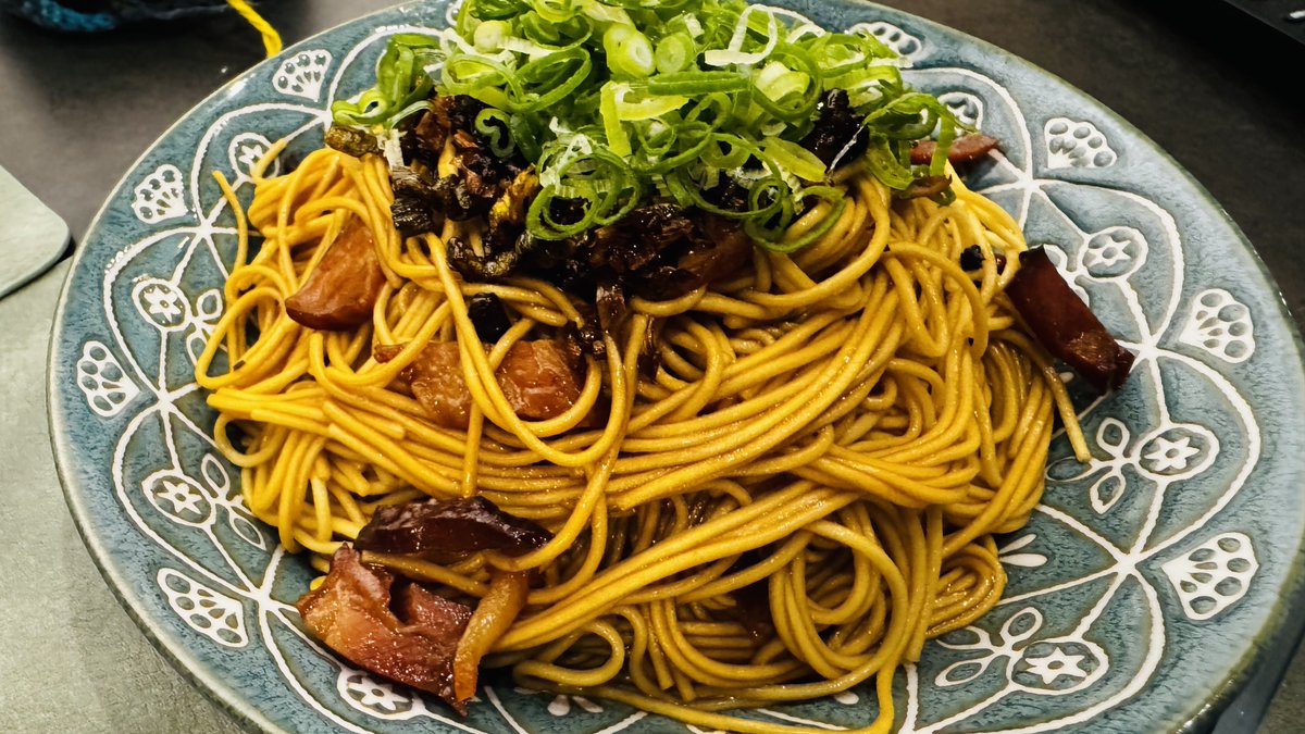 Sakochu510's tweet photo. 葱油拌麺なるものを今更知りましてマルタイの棒ラーメンで作ってみたが……めっっちゃ美味いな？？？ https://t.co/dpXMSQ6QGv