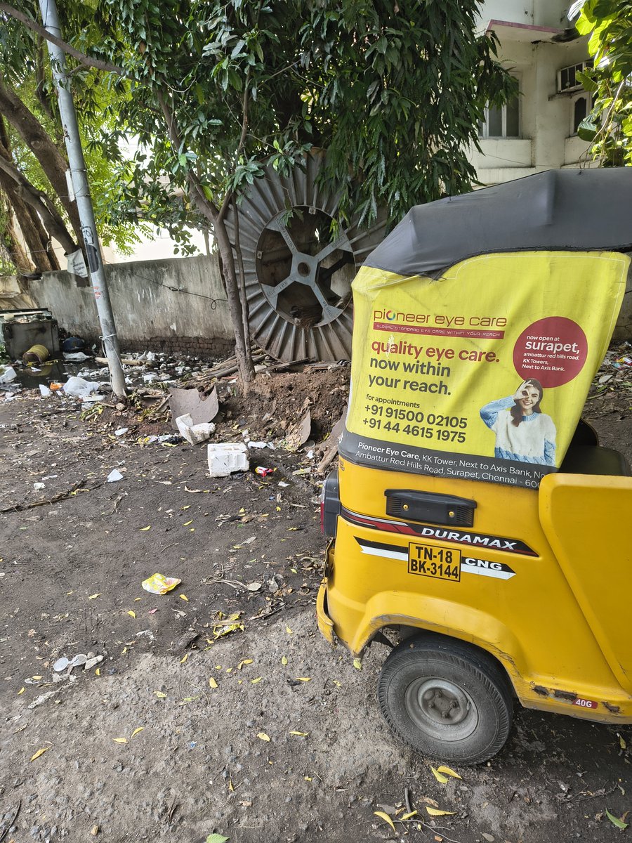 karanram's tweet photo. This is at the intersection of halls road and Taylor's road, kilpauk - 600010. @chennaicorp people use this as a toilet and there is no footpath. Even the garbage is collected and placed on the footpath everyday. The place always smells horrible. Please do something https://t.co/jaji9RZnTj