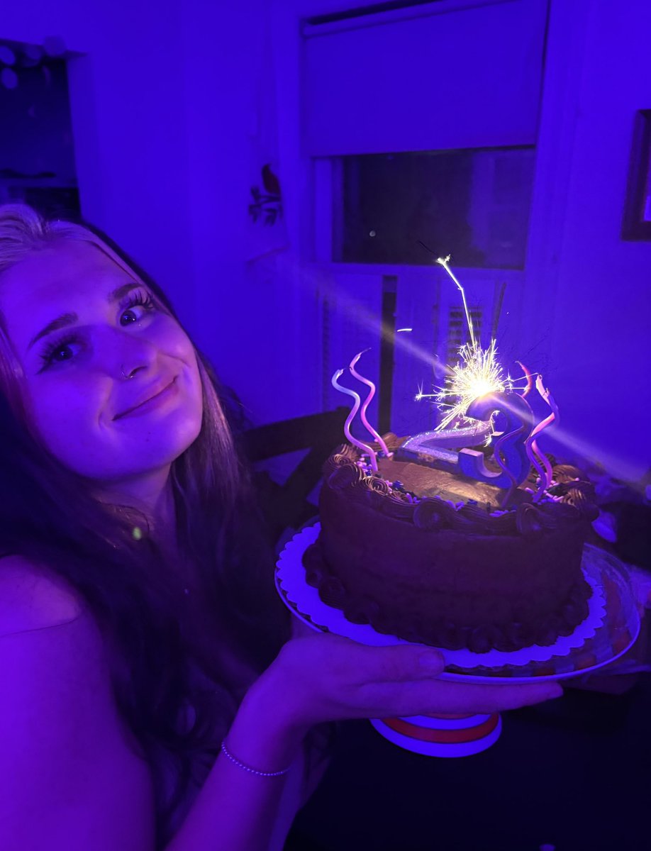 paynicole4ever's tweet photo. my simps reimbursed my whole party, my friends celebrated my birthday &amp; it made me feel so special this past weekend was awesome yayy https://t.co/MwRdgUttJu
