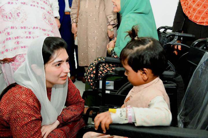 Dureshehwa84798's tweet photo. The purest moments are the ones shared with innocent smiles, and Bibi @AseefaBZ cherishes them wholeheartedly. https://t.co/YuBw76lSAv