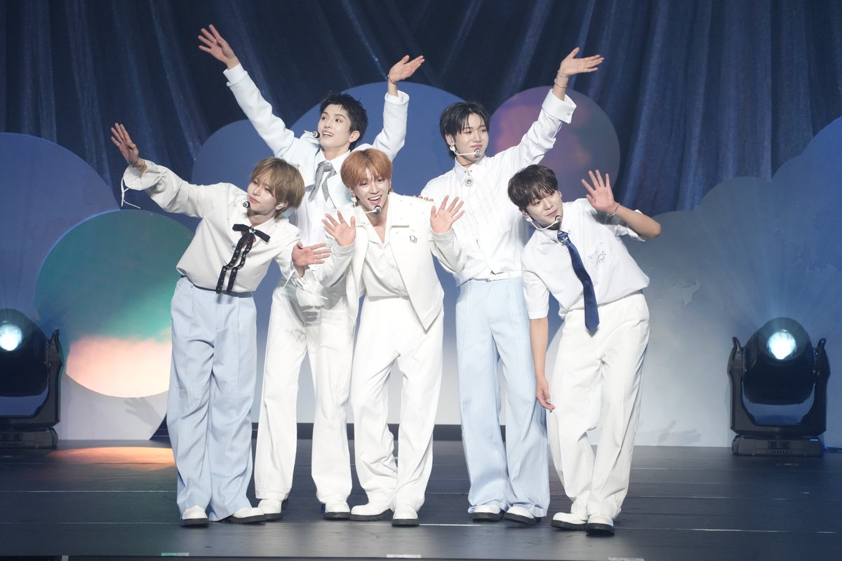 oricon's tweet photo. VIBY、念願の武道館公演✨️
わずかデビュー後2ヶ月という異例のスピード🌀
TOMOに感謝「最高の景色をありがとう❗️」

📷️公演写真も到着
https://t.co/2OmJQaymh9

#VIBY_LAND @Official_VIBY https://t.co/yuXrfXlVOv