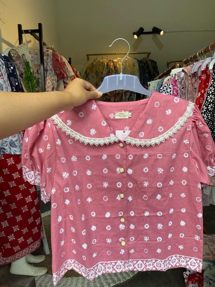 baleiit's tweet photo. KALAU KE SOLO WAJIB BANGET MAMPIR SINI, KOLEKSI BATIKNYA CANTIK-CANTIK BANGET PLISS https://t.co/TUUMYW9mqj